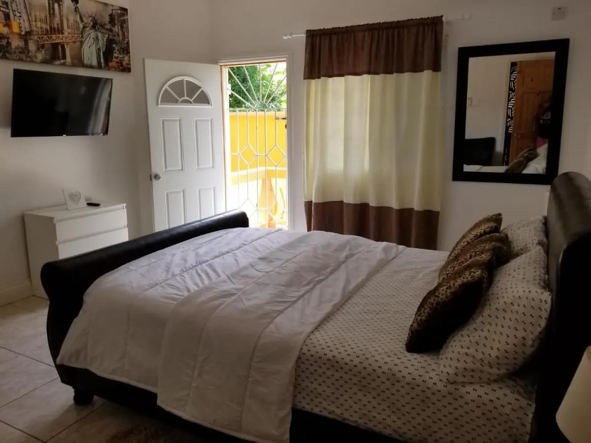 Mason Vista Apartment St Mary Homestay